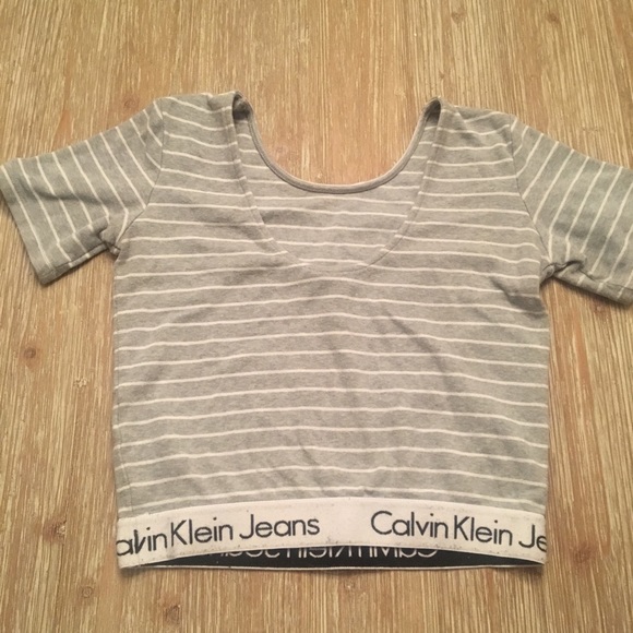 SOLD Calvin Klein Crop Top- S - Picture 3 of 4